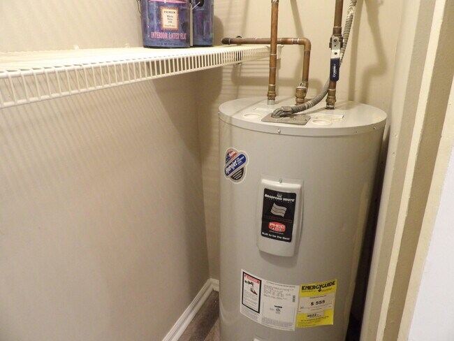 Building Photo - 176 Landings Dr