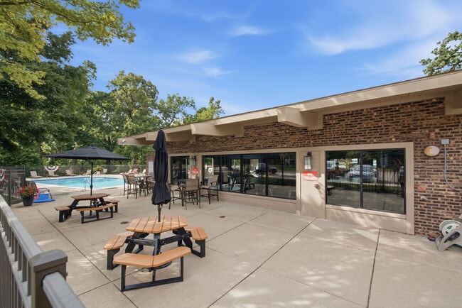 Building Photo - 125 Lakeview Dr