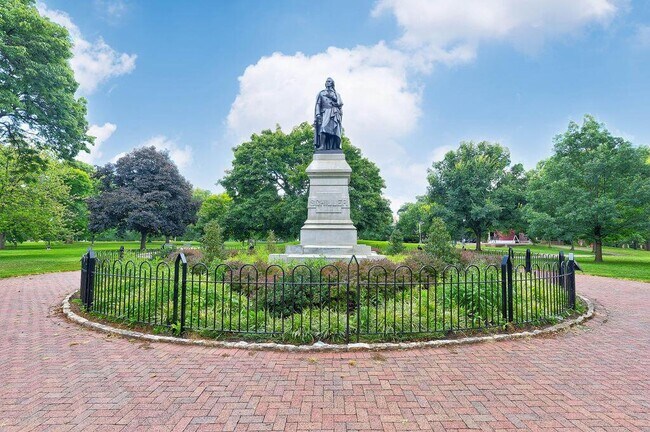 Building Photo - 439 Thurman Ave