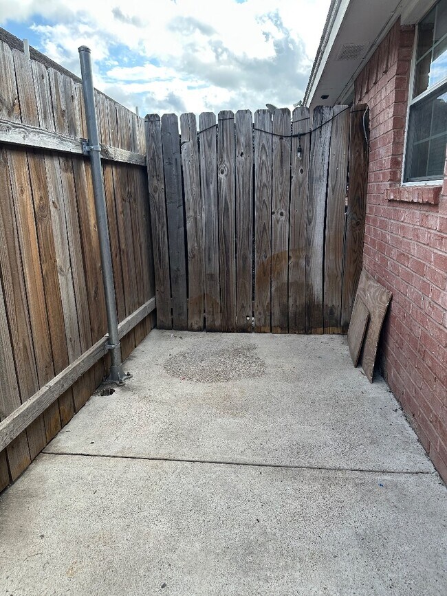 Building Photo - 2300 N Erica St