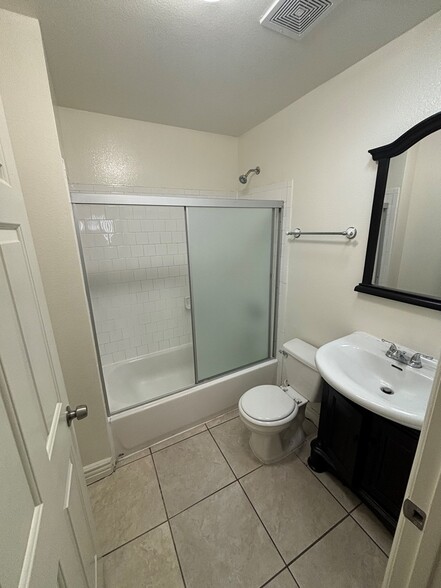 Building Photo - 327 E 106th St