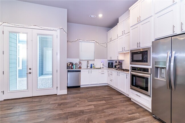 Building Photo - 146 E South St