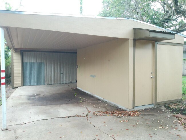Building Photo - 4026 Brentwood Dr