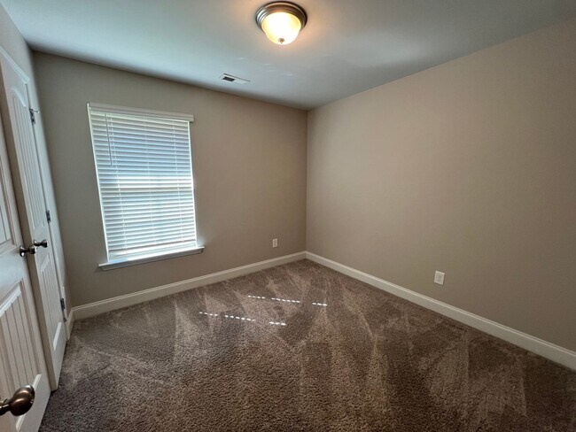 Building Photo - 3 bed 2 bath in Huntsville AL