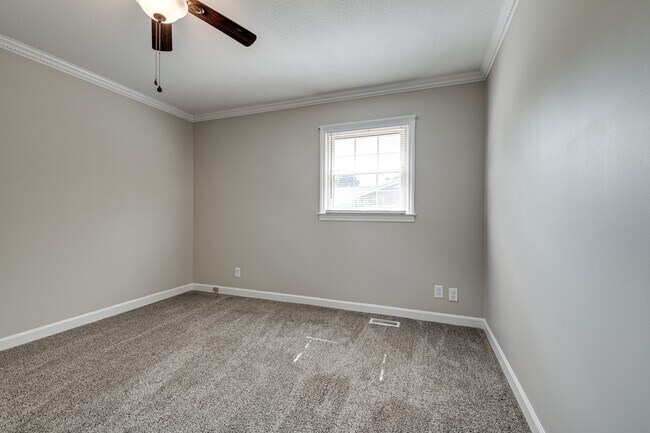 Building Photo - 114 Cottonwood Dr