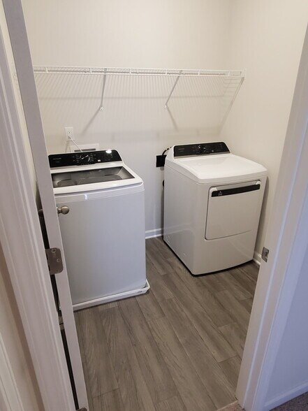 Building Photo - 5702 Hagler Loop