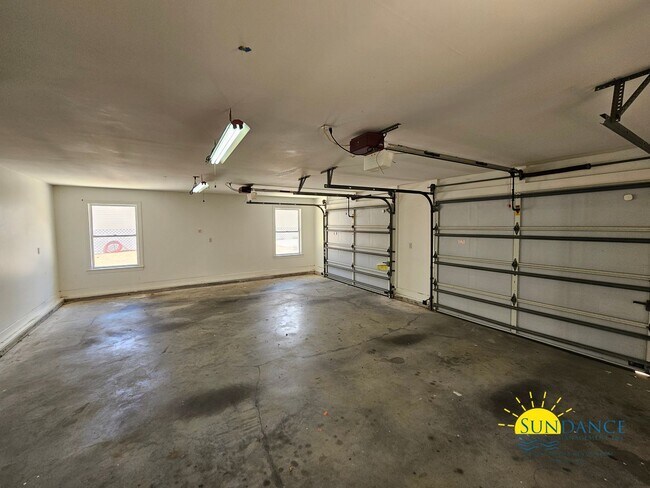 Building Photo - 360 Tradewinds Dr
