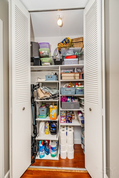 Building Photo - 607 W Wrightwood Ave