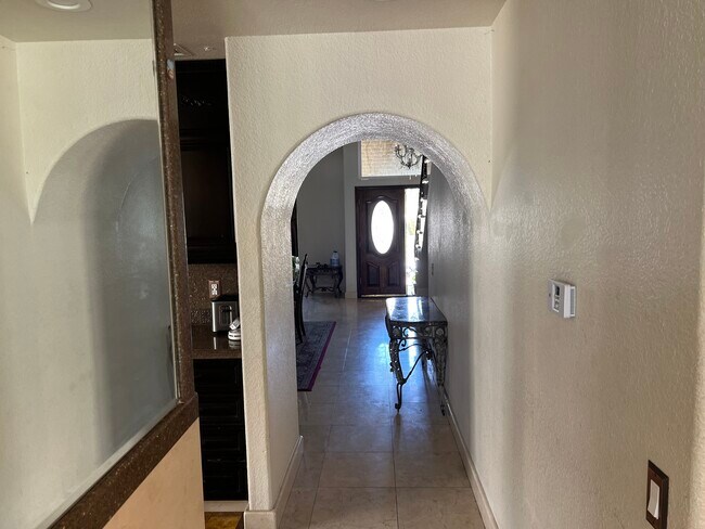 Building Photo - 3350 Deaver Dr