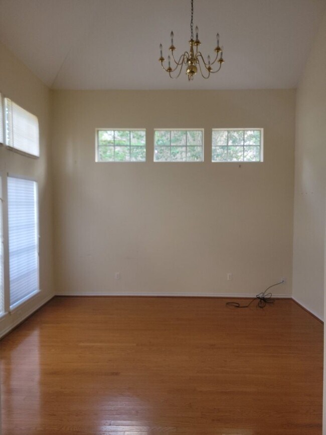 Building Photo - 4530 Oso Pkwy