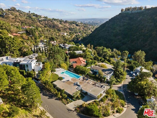 Building Photo - 1650 Clear View Dr