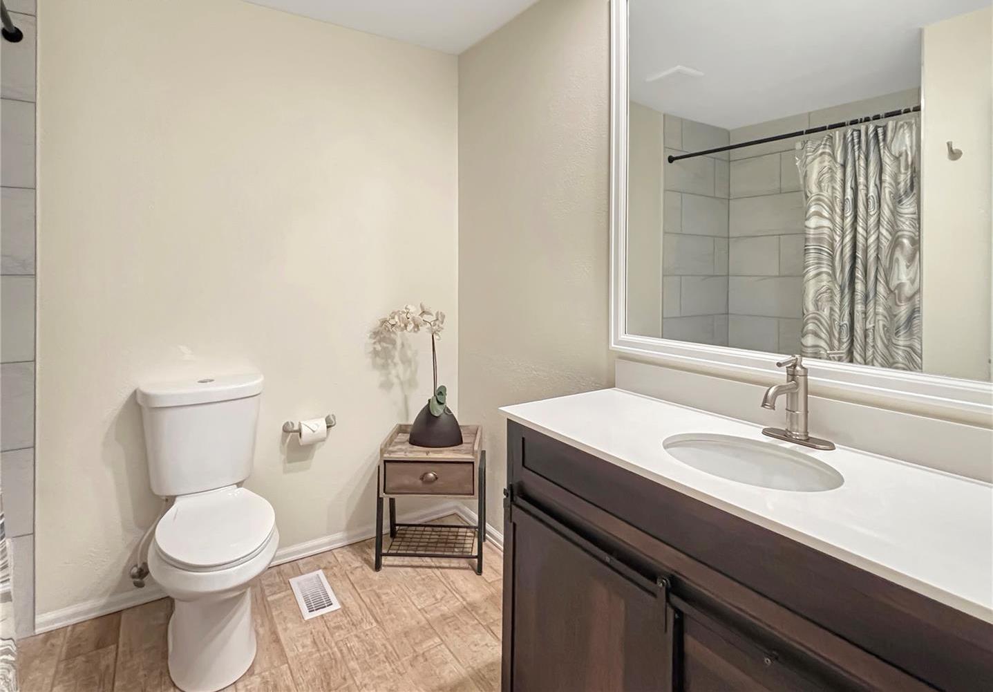Building Photo - 422 Cobblestone Dr