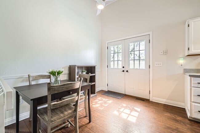 Building Photo - Evolve Real Estate: Spacious 3 Bed 3 bath ...