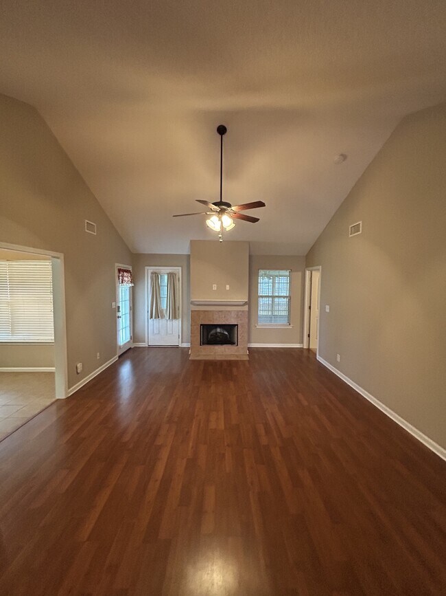 Building Photo - 141 Barnes Ct