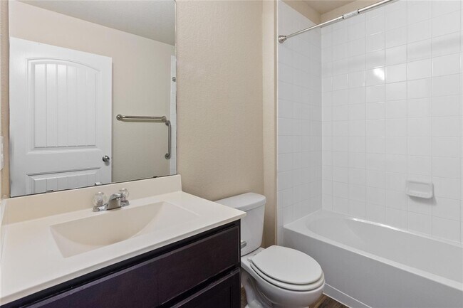 Building Photo - 10625 Menominee Falls Ln