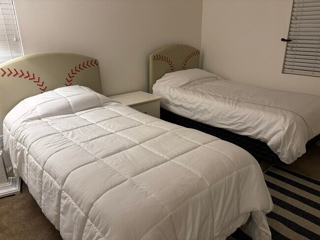 Building Photo - 520 Calle Vibrante