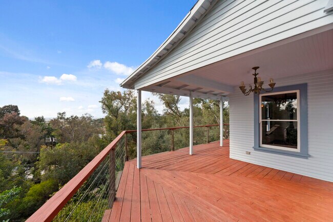 Building Photo - 1409 Avon Park Ter