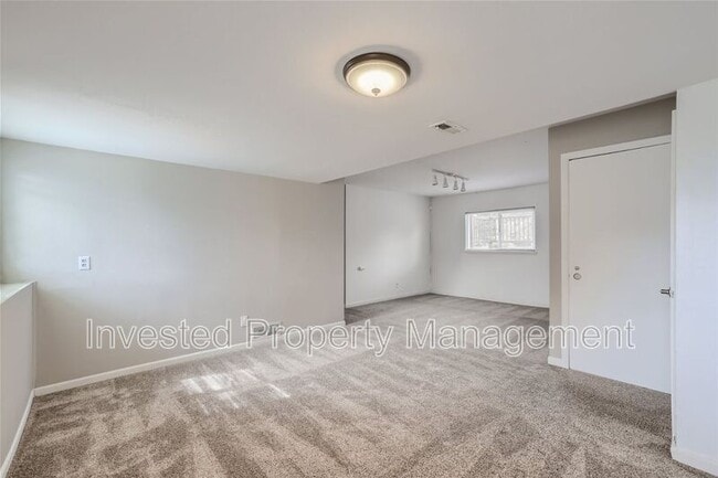 Building Photo - 5012 S Field Ct