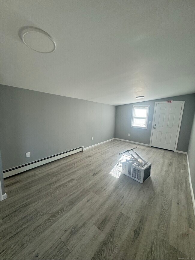 Building Photo - 290 Orange St