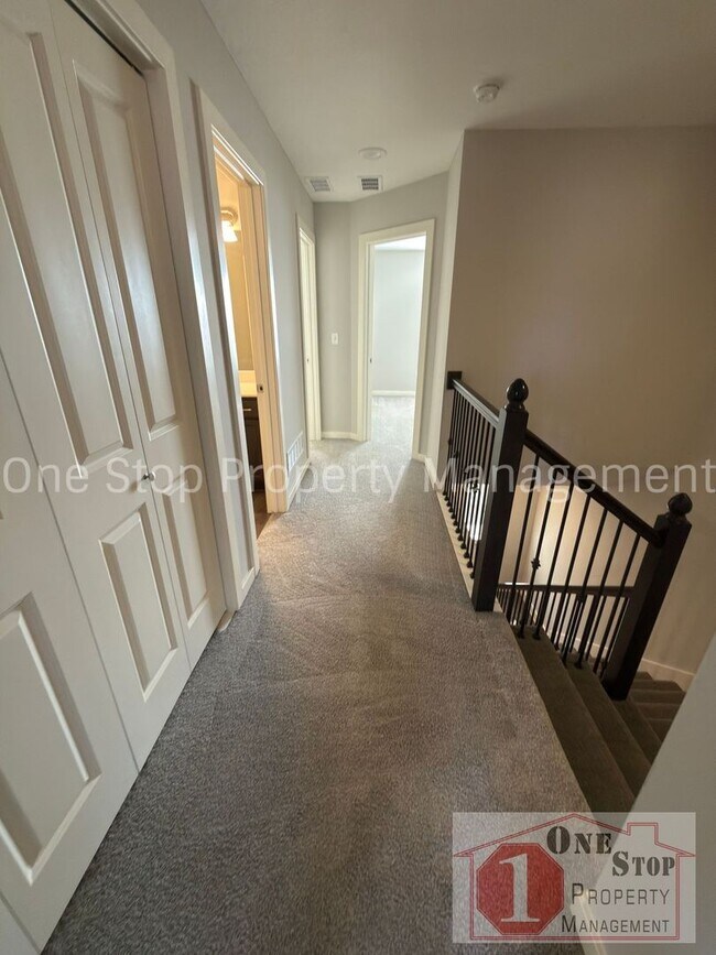 Building Photo - 3 Bedroom / 2.5 Bathroom Townhome in Louisburg, KS!