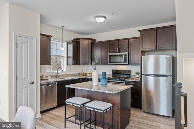 Building Photo - 2030 Ter Vw Ln