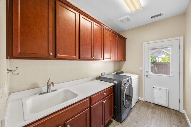 Building Photo - **Charming Home for Rent in Damonte Ranch**