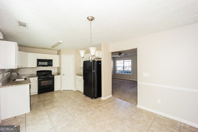 Building Photo - 9510 Lakeview Rd