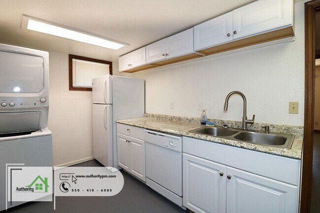 Building Photo - 10560 Old Oregon Trl