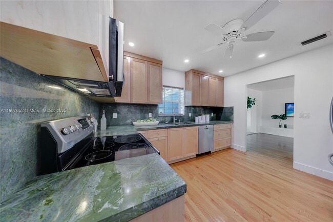 Building Photo - 13521 S Biscayne River Dr