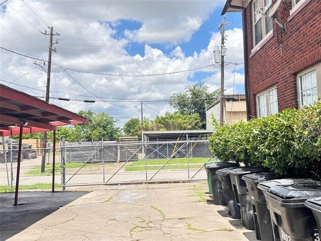 Building Photo - 3902 Dallas St