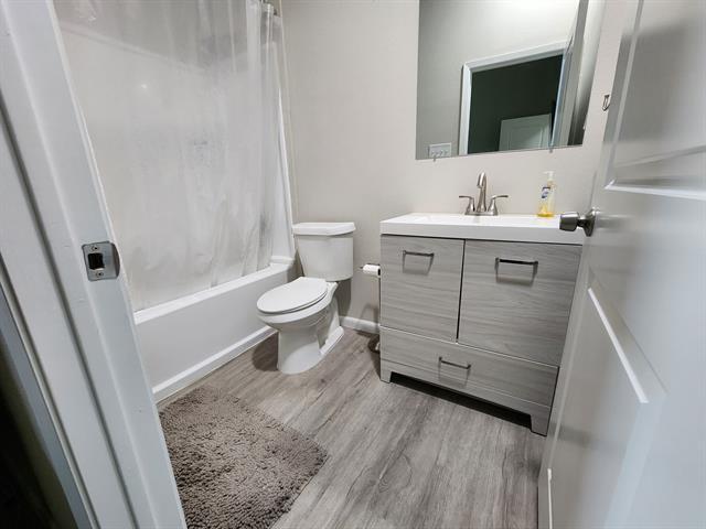 Building Photo - 511 Oakwood Ln