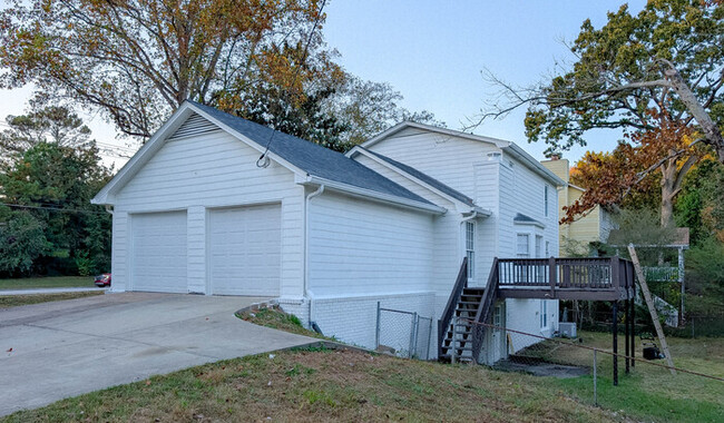 Building Photo - Distinctive Large Home in Tucker in Smoket...