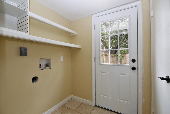 Building Photo - 5614 Fontenelle Dr