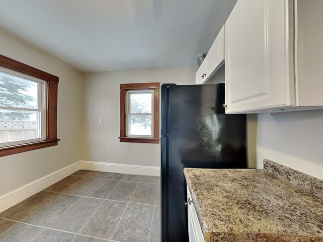 Building Photo - WINTER SPECIAL!! 3 Bedroom, 1 Bathroom Hou...