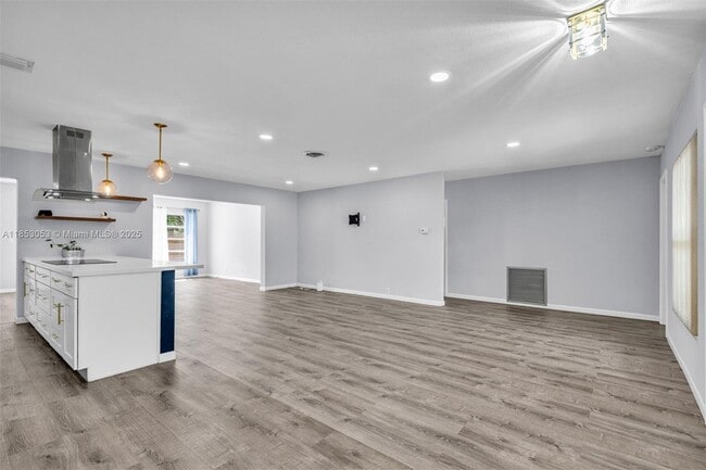 Building Photo - 851 SW 49th Terrace
