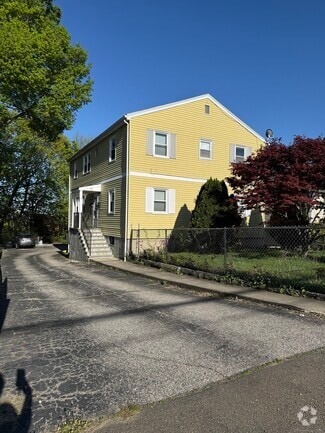 Building Photo - 10 Fairview Ave