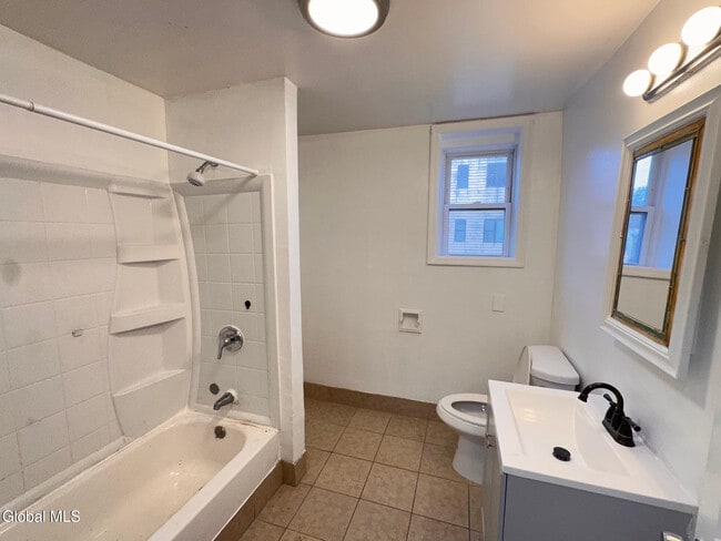 Building Photo - 3134 6th Ave