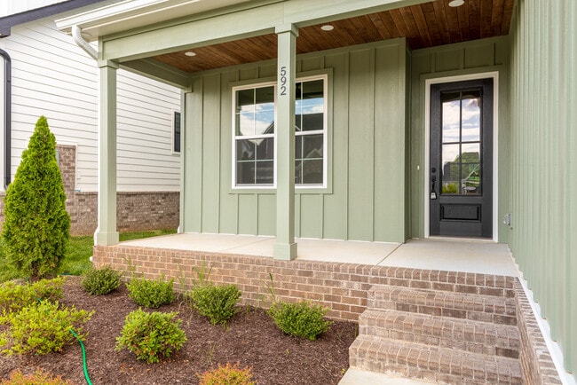 Building Photo - 592 River Watch Way