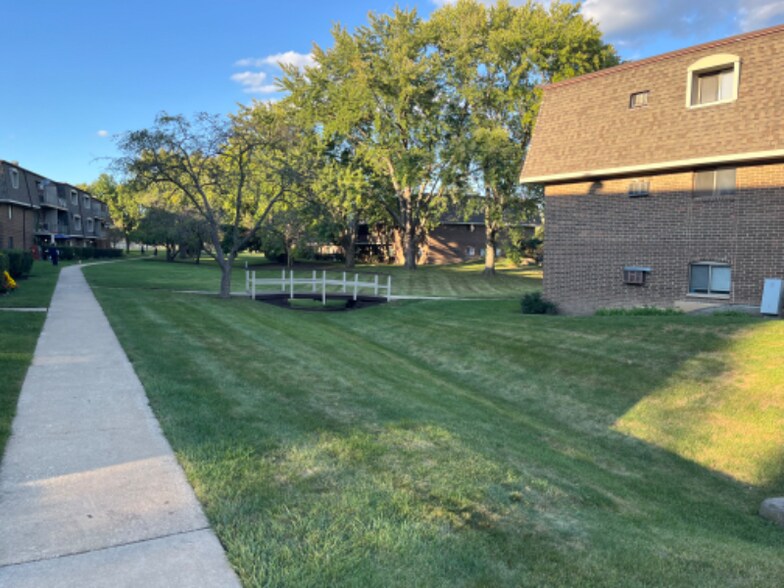 Building Photo - 154 E Bailey Rd