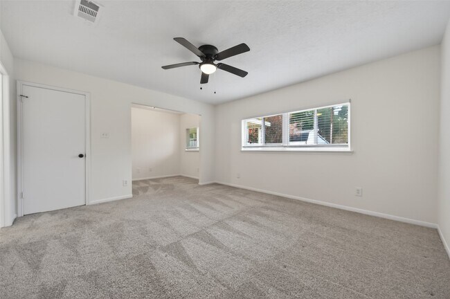 Building Photo - 10706 Lazy Meadows Dr