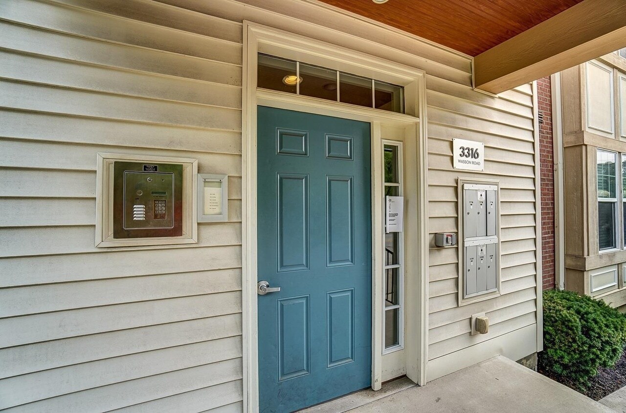 Entrance into the condo building with each units' mailbox - 3316 Wasson Rd