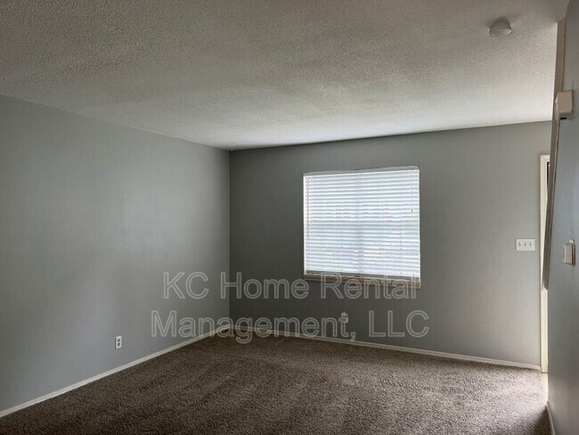 Building Photo - 9338 Bluejacket St