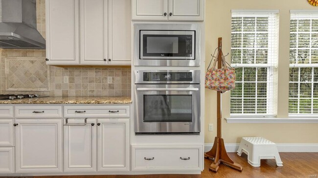 Building Photo - 303 Gateview Dr