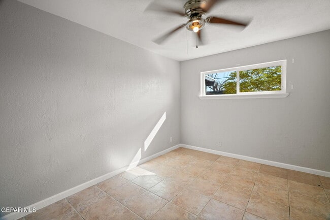 Building Photo - 317 Olivia Cir