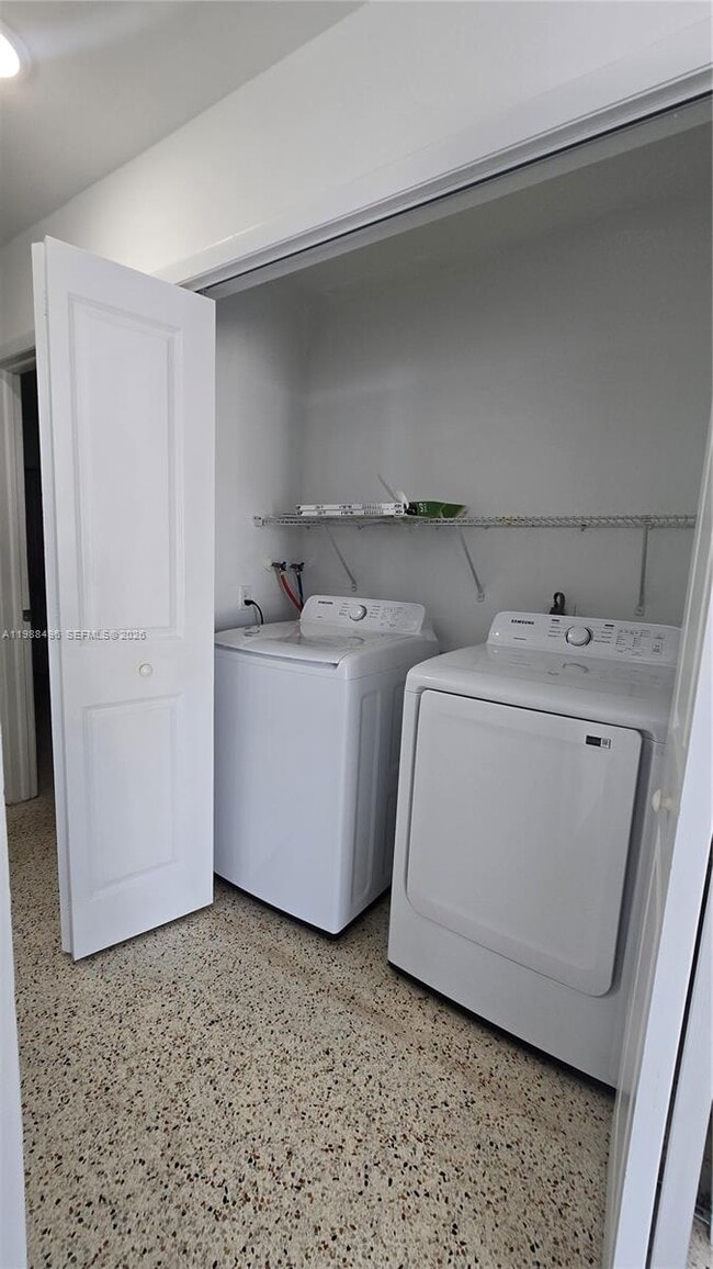 Building Photo - 3306 SW 24th Ter