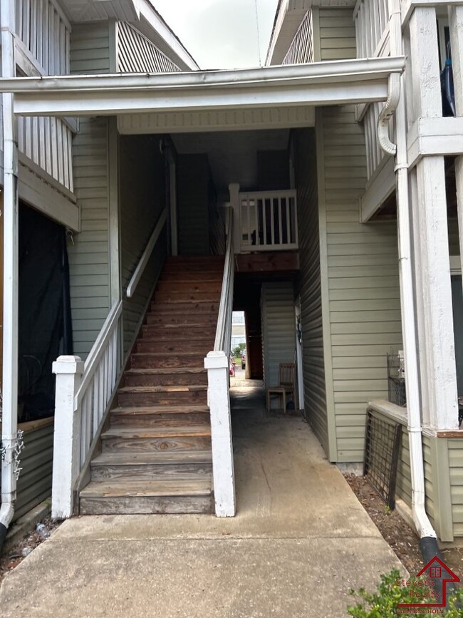 Building Photo - 430 Oriole Dr