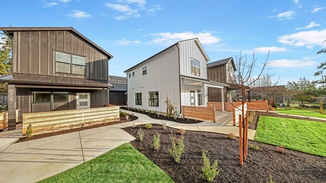 Building Photo - 3 Bed 2 Bath - A/C Mini-split - Fabulous Floor Plan - Garage