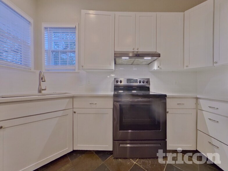 Building Photo - 7512 Skylake Ct