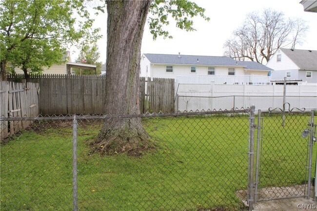Building Photo - 417 Hazelhurst Ave