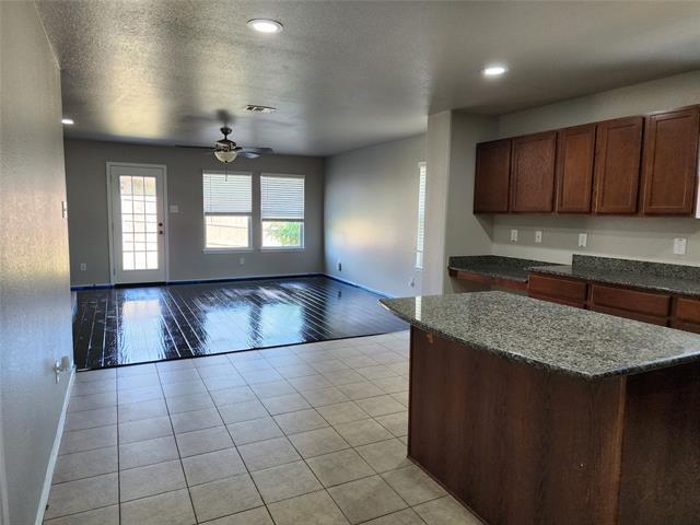 Building Photo - 700 Swan Dr